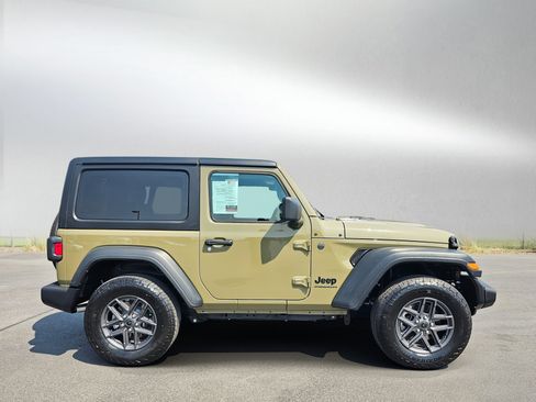 Used 2025 Jeep Wrangler Sport AWD/4WD image 4