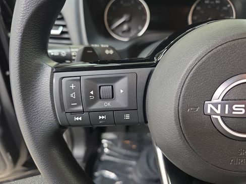 Used 2023 Nissan Rogue SV image 17
