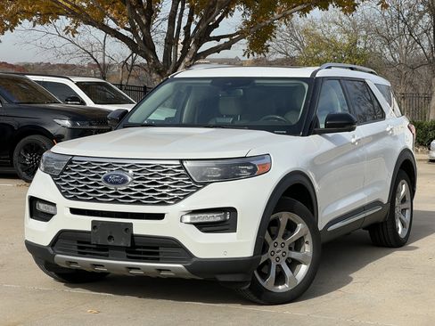 Used 2020 Ford Explorer Platinum w/ Premium Technology Package image 17