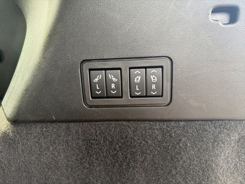 Used 2022 Cadillac XT6 Premium Luxury image 35