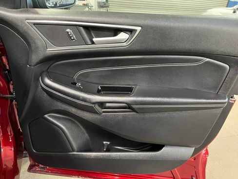 Used 2018 Ford Edge Titanium w/ Equipment Group 302A AWD/4WD image 11