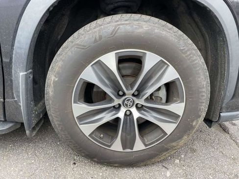 Used 2022 Toyota Highlander XLE image 7