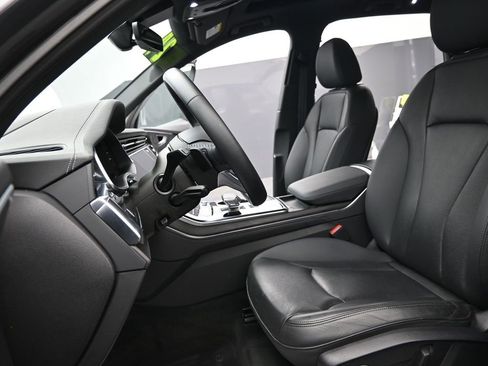 Used 2024 Audi Q7 3.0T Prestige image 11