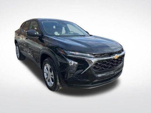 Used 2024 Chevrolet Trax LS w/ Driver Confidence Package image 8