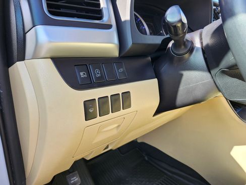 Used 2019 Toyota Highlander XLE AWD/4WD image 15