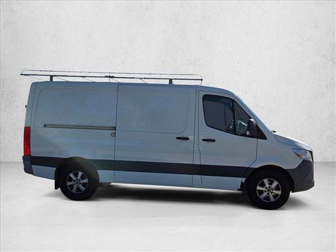 Used 2021 Mercedes-Benz Sprinter 2500 image 2