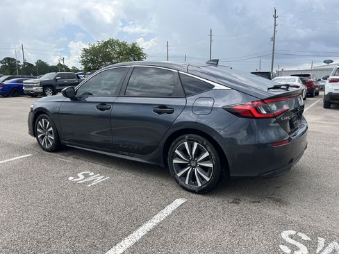 Used 2024 Honda Civic EX-L image 3