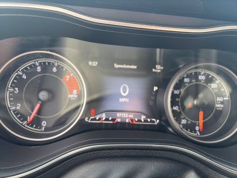 Used 2019 Jeep Cherokee Limited w/ Luxury Group FWD image 15