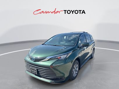 New 2025 Toyota Sienna LE