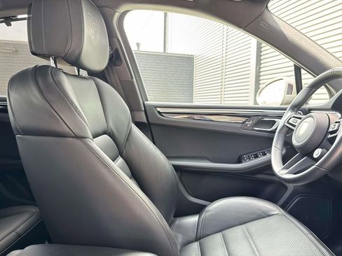 Used 2023 Porsche Macan Turbo image 15