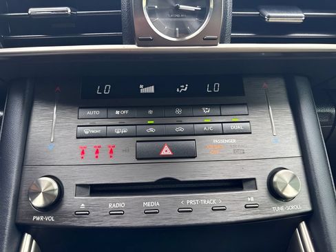 Used 2020 Lexus IS 350 F Sport w/ F Sport Package RWD image 11