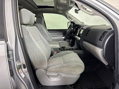 Used 2019 Toyota Sequoia SR5 AWD/4WD image 4