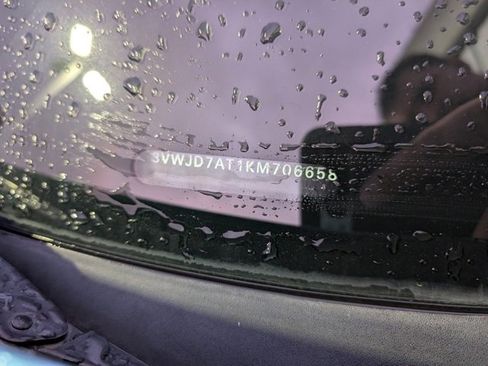 Used 2019 Volkswagen Beetle 2.0T SE image 29