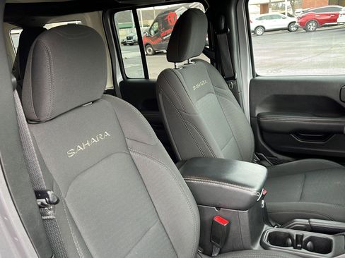 Used 2019 Jeep Wrangler Unlimited Sahara image 44
