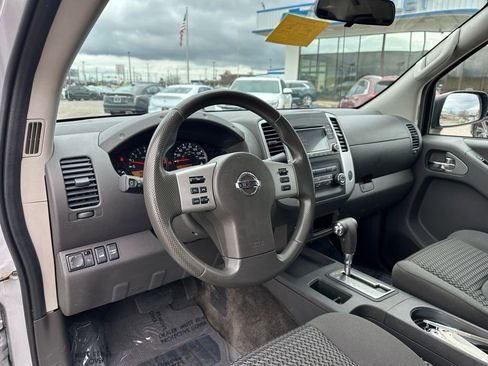 Used 2018 Nissan Frontier SV image 12
