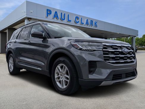Used 2025 Ford Explorer Active RWD image 1
