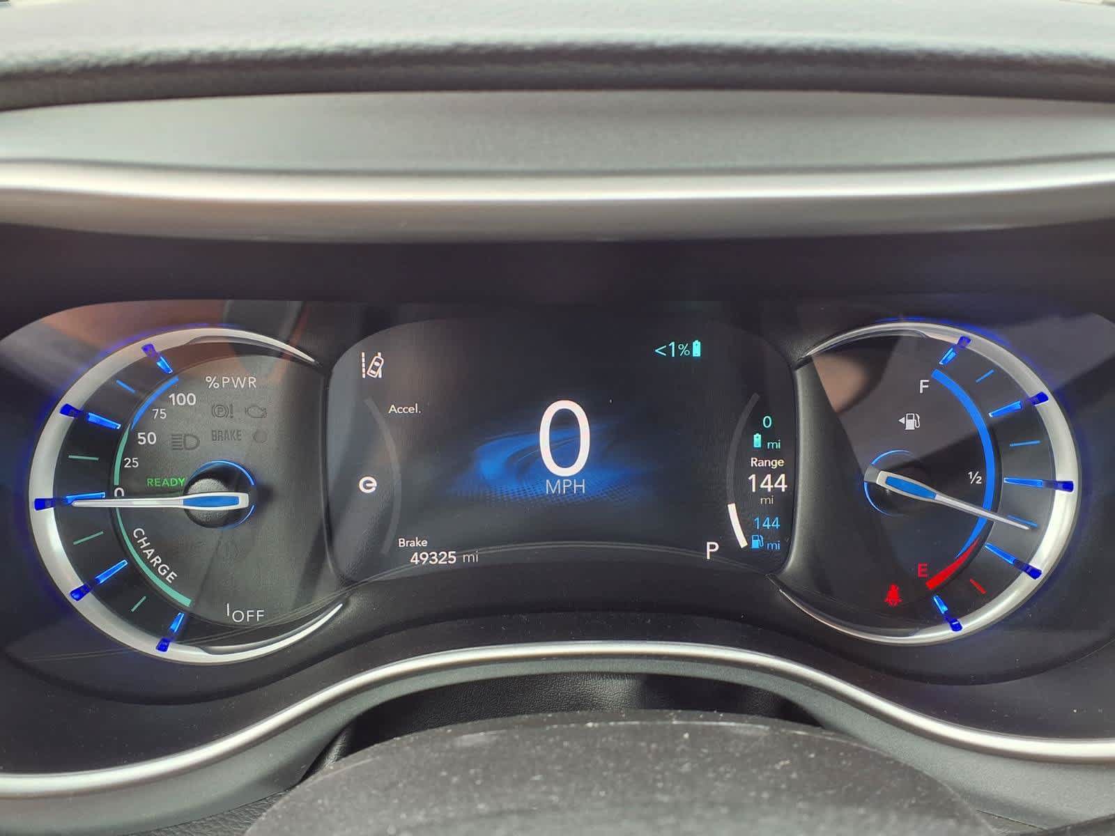 Used 2024 Chrysler Pacifica Limited FWD image 19