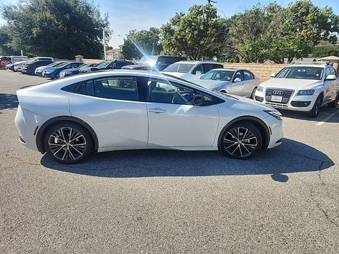 Used 2024 Toyota Prius XLE FWD image 6