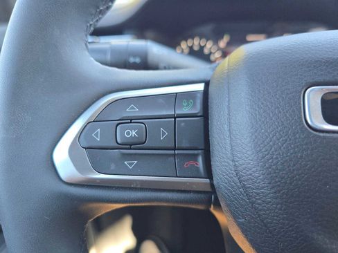 Used 2023 Jeep Compass Latitude image 30