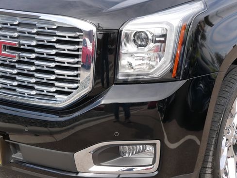 Used 2018 GMC Yukon Denali w/ Open Road Package AWD/4WD image 16
