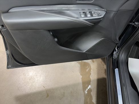 Used 2025 Cadillac XT4 Premium Luxury image 11