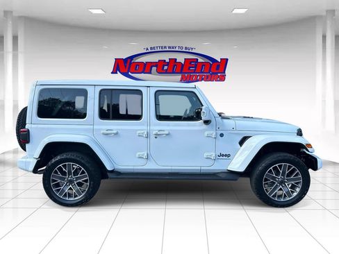 Used 2024 Jeep Wrangler High Altitude AWD/4WD image 2