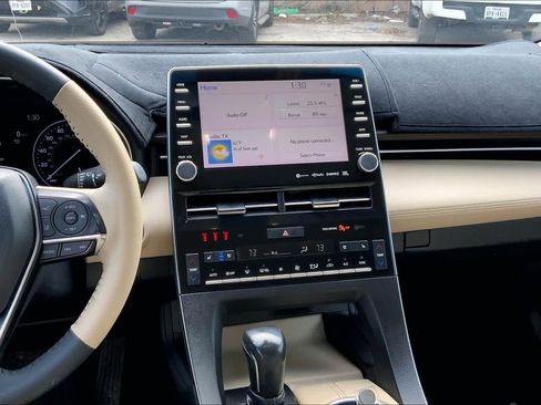 Used 2020 Toyota Avalon Limited image 6
