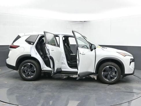 Used 2025 Nissan Rogue SV image 57