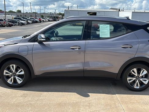 Used 2022 Chevrolet Bolt EUV LT w/ Convenience Package image 5