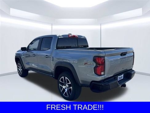 Used 2023 Chevrolet Colorado Z71 w/ Z71 Convenience Package 2 AWD/4WD image 3