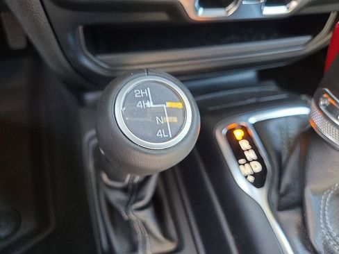 Used 2024 Jeep Wrangler Unlimited Sahara AWD/4WD image 25