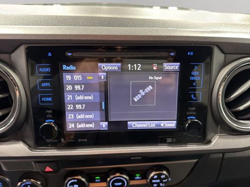 Used 2019 Toyota Tacoma TRD Sport w/ Technology Package image 32