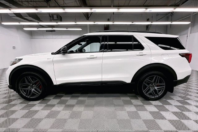 Used 2025 Ford Explorer ST-Line w/ ST-Line Street Pack AWD/4WD image 14