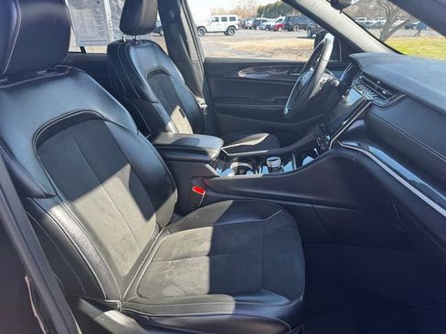 Used 2023 Jeep Grand Cherokee Altitude image 14