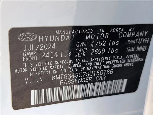 Used 2025 Genesis G70 2.5T image 25