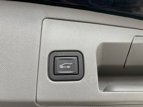 Certified 2024 Cadillac XT5 Premium Luxury w/ LPO, Floor Liner Package AWD/4WD image 15