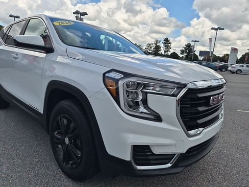 Used 2024 GMC Terrain SLE AWD/4WD image 9
