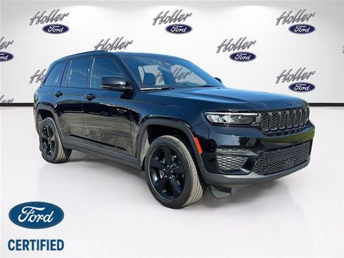 Used 2025 Jeep Grand Cherokee Altitude RWD image 1