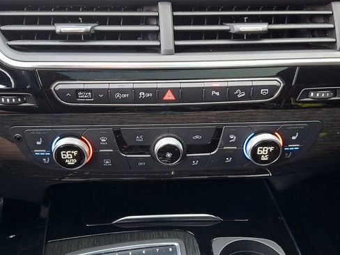 Used 2018 Audi Q7 3.0T Premium Plus image 21