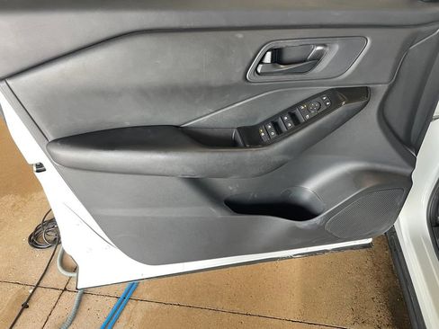 Certified 2025 Nissan Rogue S FWD image 9