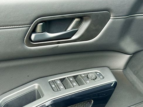 New 2025 Nissan Pathfinder SV w/ SV Premium Package image 18