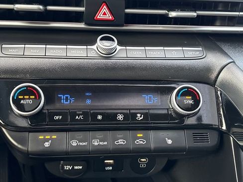 Used 2025 Hyundai Elantra Limited image 17