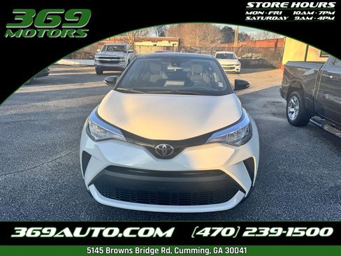 Used 2020 Toyota C-HR XLE image 1