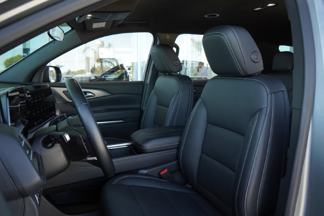 Used 2026 Chevrolet Traverse LT FWD image 19