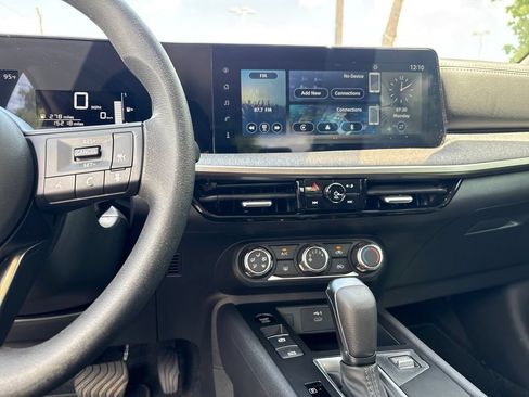 Used 2025 Nissan Kicks SV FWD image 13