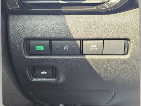 Used 2022 Nissan Sentra SV w/ Lighting Package FWD image 23