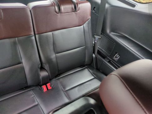 Used 2023 Ford Explorer Platinum w/ Technology Package image 21