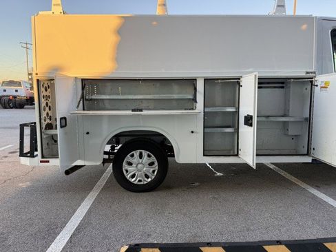 Used 2018 Ford Transit 350 138 w/ Exterior Upgrade Package image 16