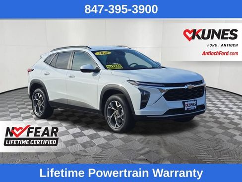 Used 2025 Chevrolet Trax LT image 1