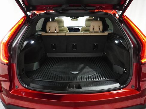 Used 2024 Cadillac XT4 Luxury w/ Cold Weather Package image 5